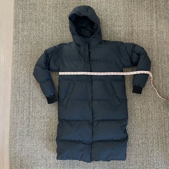 Everlane Long Puffer - Picture 2 of 3
